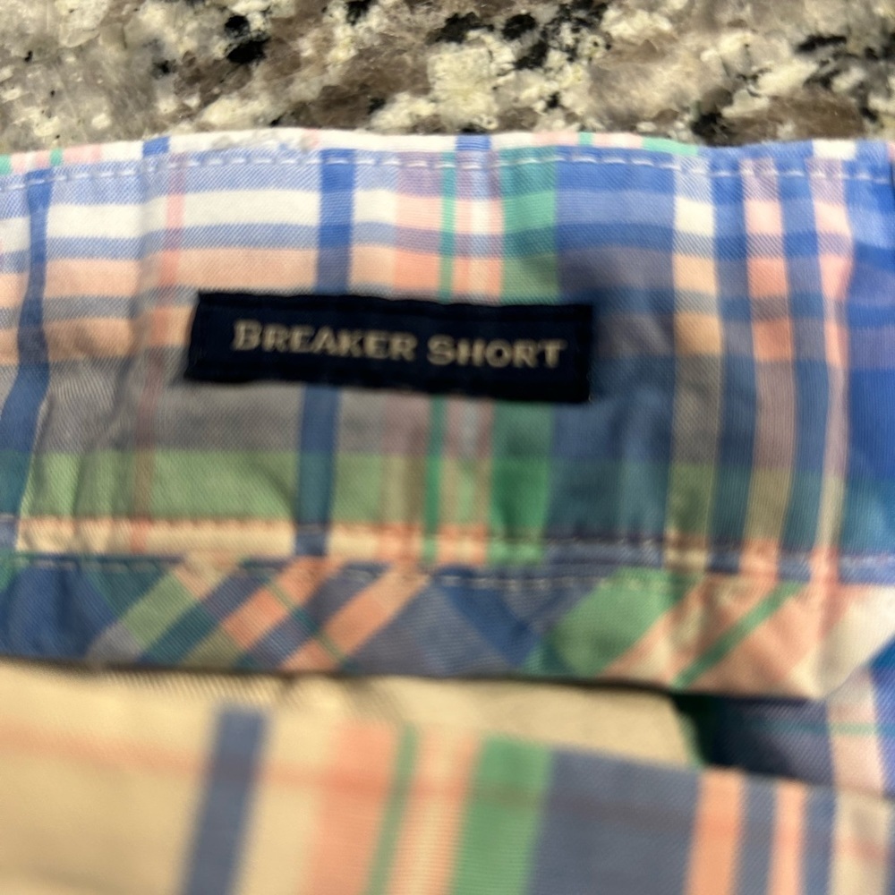 Men’s Vineyard Vines Breaker Shorts. Size 33 Waist. blue/pink plaid - Picture 6 of 7